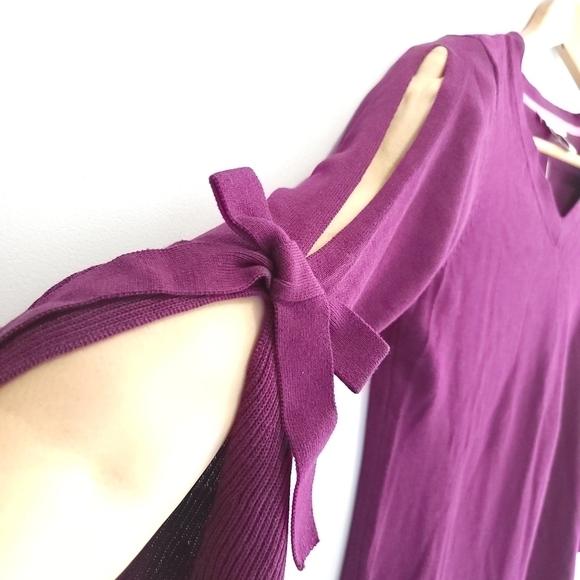 Isaac Mizrahi Live  V Neck Sweater with Bell  Sleeves Size XXS - Picture 5 of 12